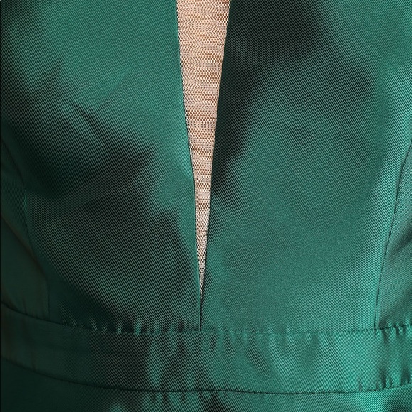 NWOT Lulu’s Take a Picture Green Satin Plunge Skater Dress With Pockets Small - Picture 10 of 10